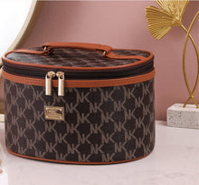 Carica l&#39;immagine nel visualizzatore di Gallery, Large-capacity Cosmetic Bag Household Portable Cosmetic Storage Box
