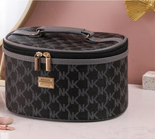 Carica l&#39;immagine nel visualizzatore di Gallery, Large-capacity Cosmetic Bag Household Portable Cosmetic Storage Box
