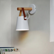 Load image into Gallery viewer, LAMPADA DA PARETE NORDICA IN LEGNO
