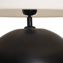 Carica l&#39;immagine nel visualizzatore di Gallery, lampada da tavolo-ferro-nero-cappello bianco-light&amp;living
