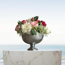 Carica l&#39;immagine nel visualizzatore di Gallery, composizione di fiori-fiore-artificiale-rosa-fuxia-tessuto-foam-Newavenueliving.com-@new_avenueliving-@newavenueliving
